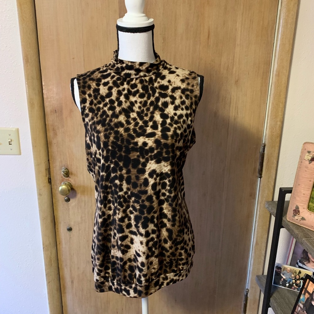 Leopard print sleeveless top
